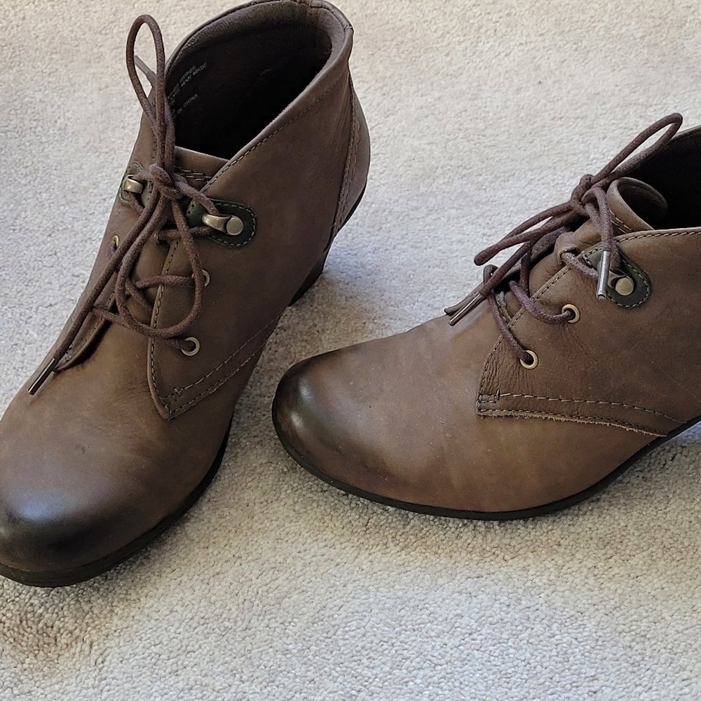 9M Earth Origins leather boots, great condition.